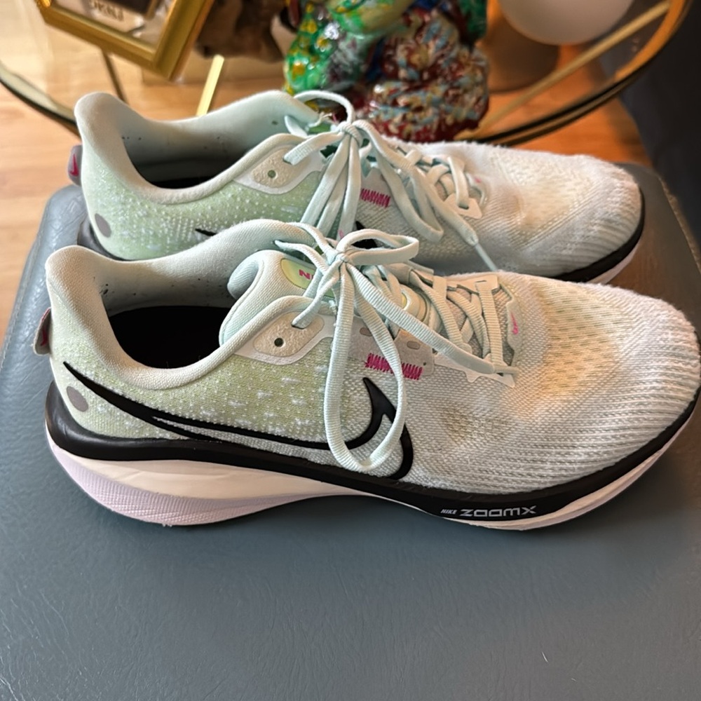 Nike Women's Greenish White and Pink Athletic Shoes zoomx size 9